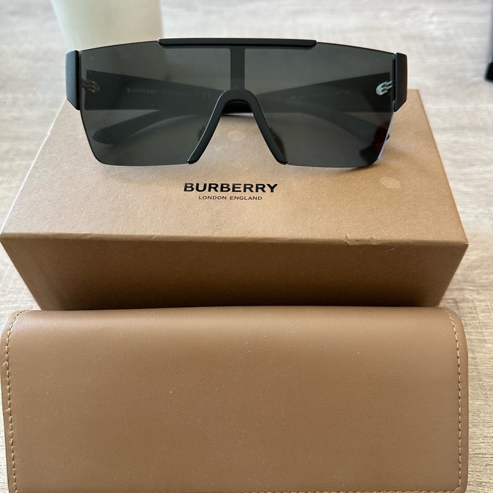 Burberry Unisex Shield Sunglasses in Black BE 4291